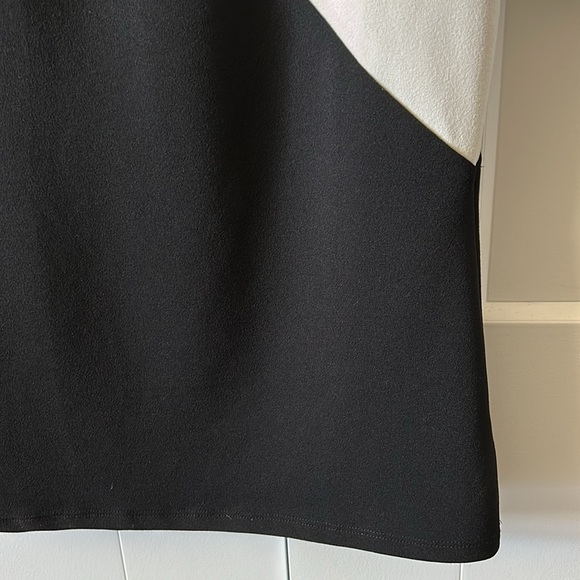 Calvin Klein Cut out Colorblock Top - Picture 5 of 9